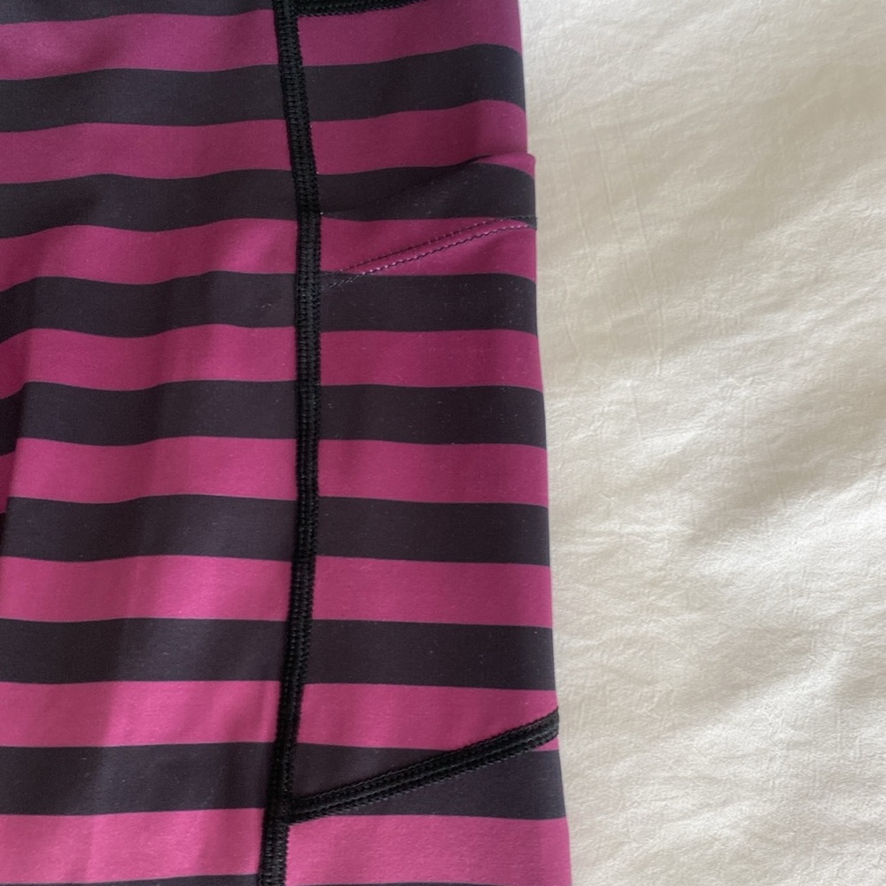 Zyia purple and black stripe ombré light n tight leggings size 2 - Picture 6 of 8
